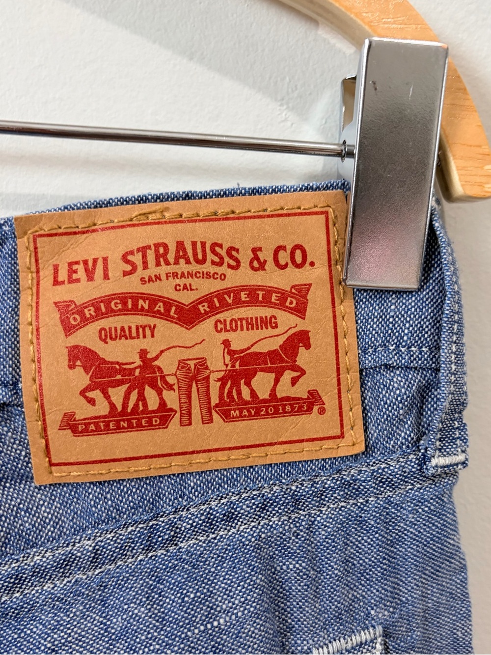 Levi's Boyfriend Linen Blend Pants 30 Blue Chambray Lightweight Trousers - Picture 4 of 9